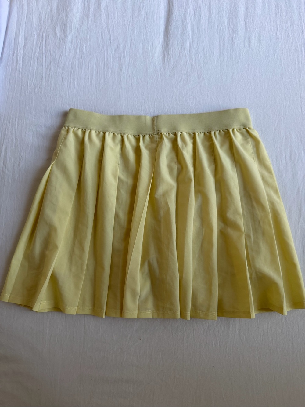 ALO Yoga Pleated Tennis Skirt, Butter Yellow - Picture 2 of 4